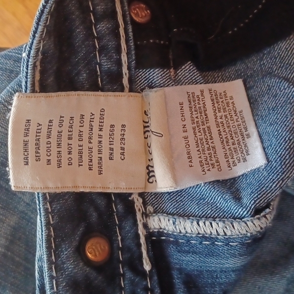 Miss Me size 26 bootcut jeans. Some whisking. Great white stitching.Bling! - Picture 10 of 11